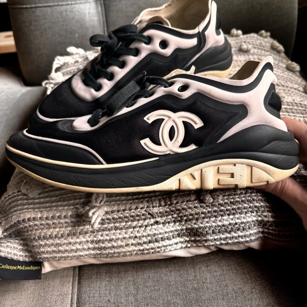 CHANEL Black and White Sneakers - Picture 4 of 10